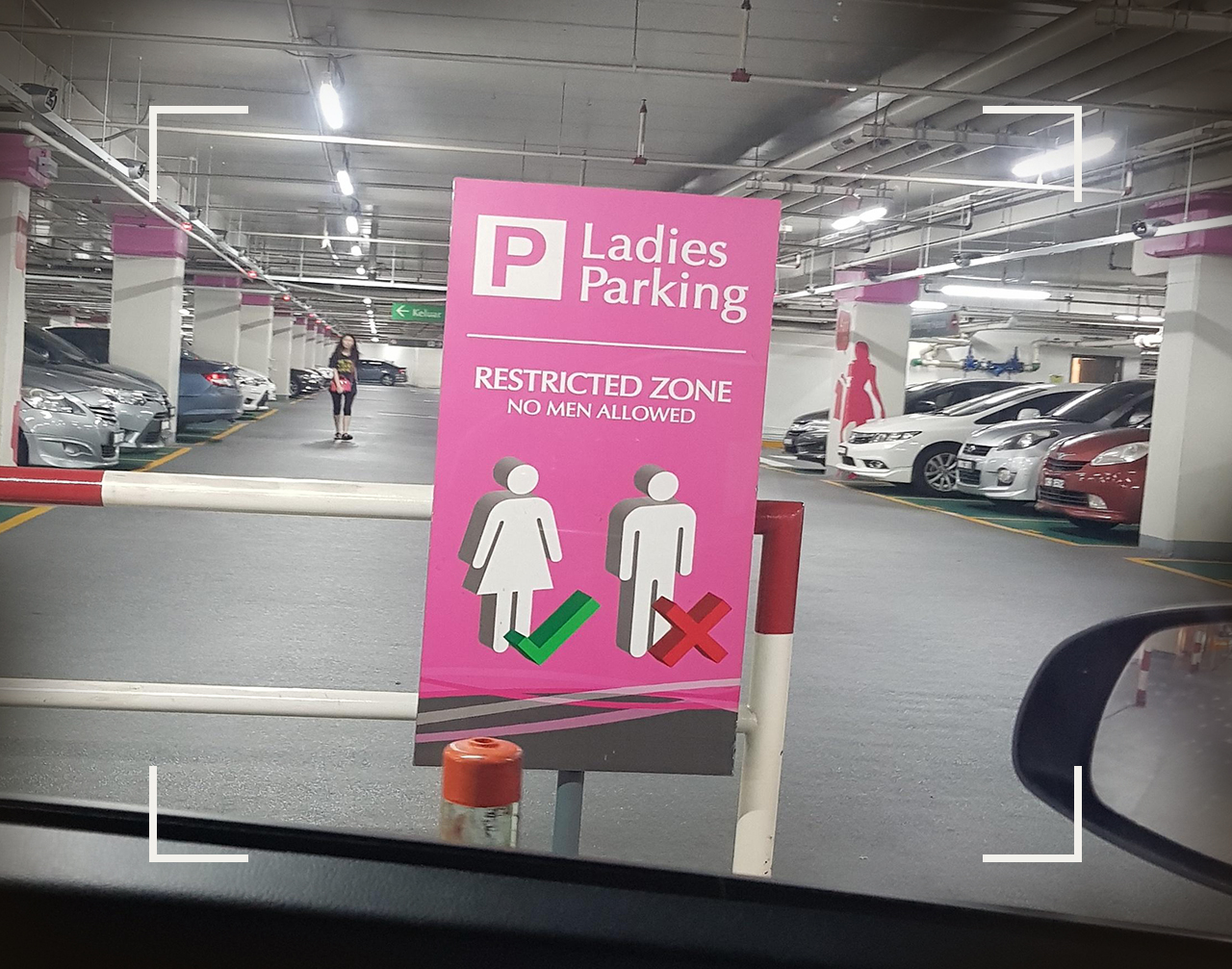 پارکینگ زنانه